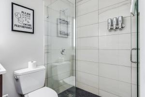 Top Rated - Free Parking - 1-br Condo OTR