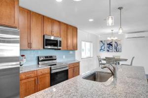 Blue Octopus Hideaway at OI