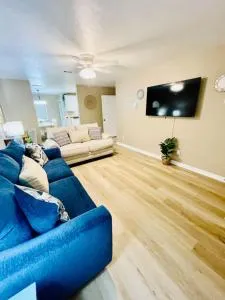 Eastgate 14B Stylish Townhouse 5 min to downtown Hammond - 卡温顿