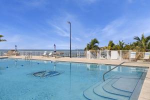 Ocean Front Breeze in Paradise