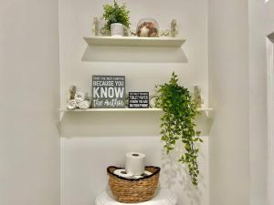 New Charming Spacious Disneyland Pool Home