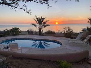 Home With Private Pool, Ocean and Mountain Views