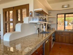 Home With Private Pool, Ocean and Mountain Views