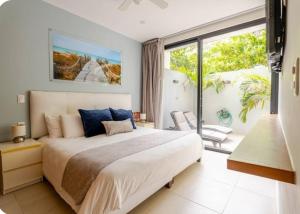 Modern 1 bedroom suite by beach Great location!