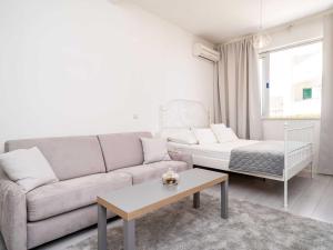 Apartment Larissa - Studio Apartment with Terrace and Partial Sea View