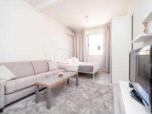 Apartment Larissa - Studio Apartment with Terrace and Partial Sea View