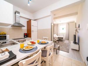 Apartment Larissa - Studio Apartment with Terrace and Partial Sea View