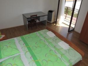 Apartments Travarevic - Two-Bedroom Apartment 4 Adults No2
