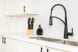 RentX Modern Suite - Near GO Hospital Parking