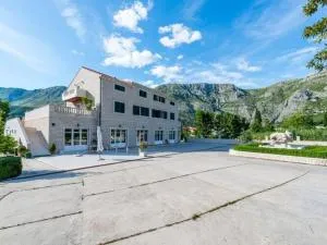 Apartments Azzurro- One Bedroom Apartment with Terrace and Hot Tub - Komolac