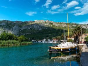 Apartments Azzurro- One Bedroom Apartment with Terrace and Hot Tub