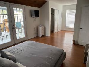 Relaxing 3 bed 2 bath home by the intracoastal