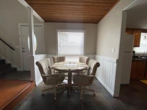 Relaxing 3 bed 2 bath home by the intracoastal