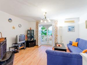 Apartment Sea Star - Three-Bedroom Apartment with Pool and Sea View