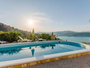 Apartment Sea Star - Three-Bedroom Apartment with Pool and Sea View