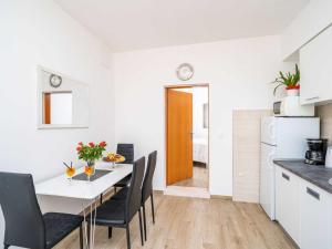 Apartments Bla evi - One Bedroom Apt with Terrace