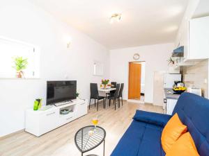 Apartments Bla evi - One Bedroom Apt with Terrace