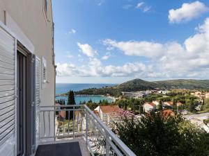 Apartments Villa Enzian - Comfort Two Bedroom Apartment with Balcony and Sea View