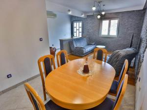 Apartment Lenka with garden