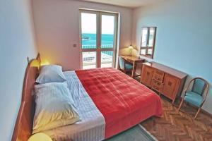Apartments Sipa - Comfort Two Bedroom Apartment with Balcony and Sea View Apartman B