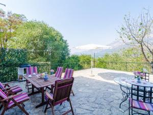 Stone House DiMaTo - Four Bedroom Holiday Home with Terrace