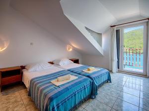 Apartments Malo Lago - One-Bedroom Apartment with Balcony and Sea View - Attic Apartment 1