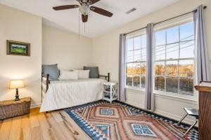 Downtown Getaway - Patio Views