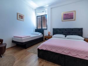 2 bedroom apartment with terrace