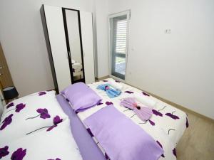 Apartments Vesela - Comfort One Bedroom Apartment with Balcony and Sea View