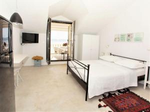 Apartments & Room Vesna - Superior Studio Apartment with Terrace and Sea View