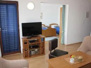 Guest House San Antonio-Comfort One Bedroom Apartment with Balcony no 1 - Stablina