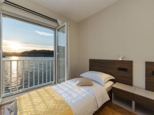 Apartments Ema-Comfort Two Bedroom Apartment with Sea View Fancy