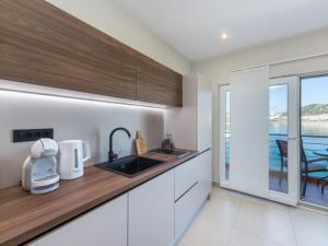 Apartments Ema-Comfort Two Bedroom Apartment with Sea View Fancy