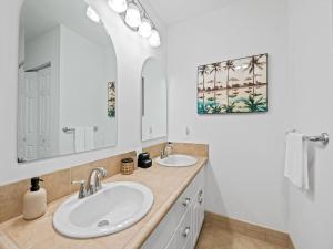 Sunshine Retreat I Waterfront I Pool I Paddle Boards I Bikes