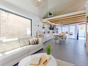 Villa Stone Pearl - Two Bedroom Holiday House with Pool