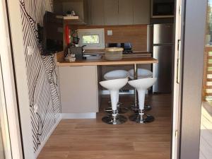 Mobile Homes Karlo & Dino - Two Bedroom Mobile Home with Terrace