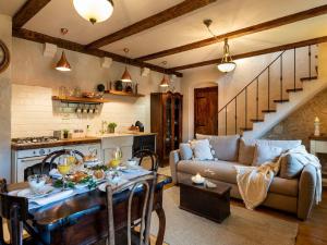 Stone House Lola - Two Bedroom Holiday Home