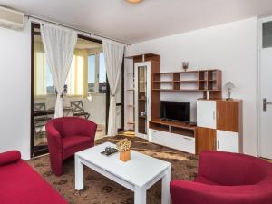 Apartment Brajkovi - One Bedroom Apartment with Loggia and Sea View 