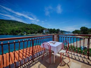 Apartments Malo Lago - One-Bedroom Apartment with Balcony and Sea View - 2nd floor Apartment 6