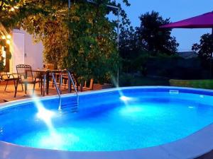 Holiday Home Elijah Creek - One Bedroom Home with Pool 