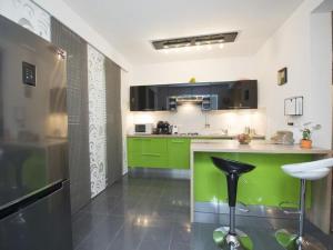 Holiday Home Elijah Creek - One Bedroom Home with Pool 