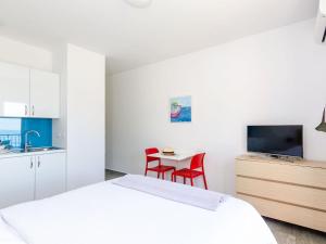 Apartments Villa Lukas - No 2 Studio Apartment with Balcony and Sea View