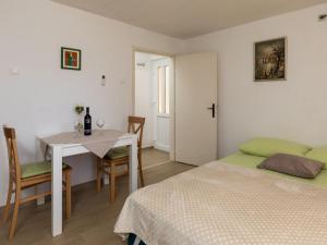 Apartment Meet & Greet- Studio Apartment with Terrace and Sea View