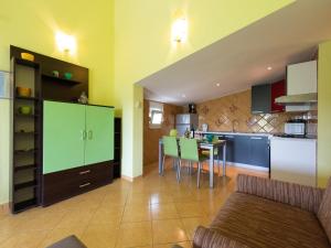 Apartments Karen - Standard One Bedroom Apartment with Balcony A3