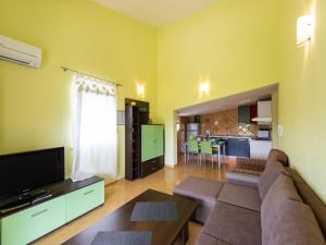 Apartments Karen - Standard One Bedroom Apartment with Balcony A3