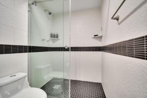 Completely Remodeled 2BD-2BA Plaza Bonita