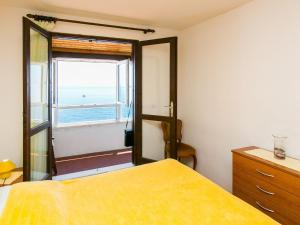 Apartment Gigi - Two Bedroom Apartment with Terrace and Sea View