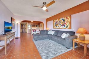 2 minute walk to Medano Beach