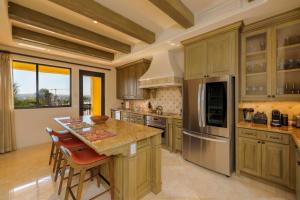 2 BD 5-Star Beachfront Hacienda