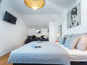 Apartment Marilyn - Two Bedroom Apartment with Terrace and Partial Sea View